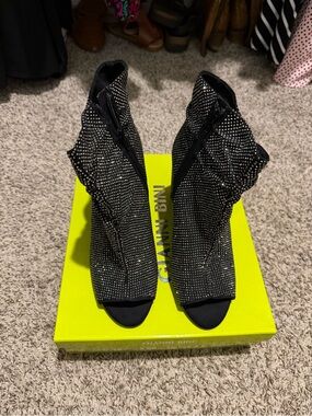 Gianni Bini Mareesha Rhinestone Peep Toe Booties | Black | Size 10M
